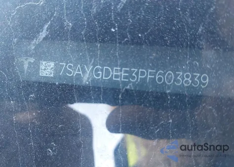 2023 Tesla Model Y Awd/Long Range Dual Motor All-Wheel Drive z USA, uszkodzony, nr VIN 7SAYGDEE3PF603839